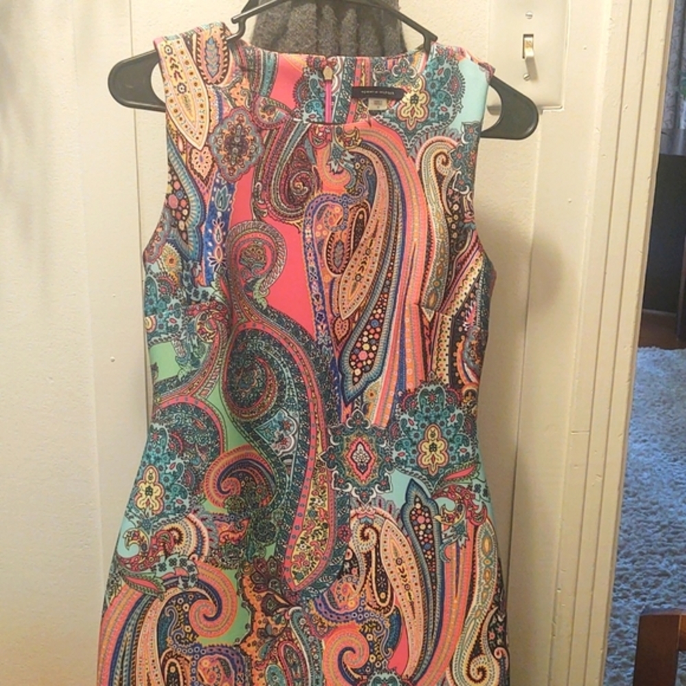 Tommy Hilfiger size 2 paisley print sleeveless dress